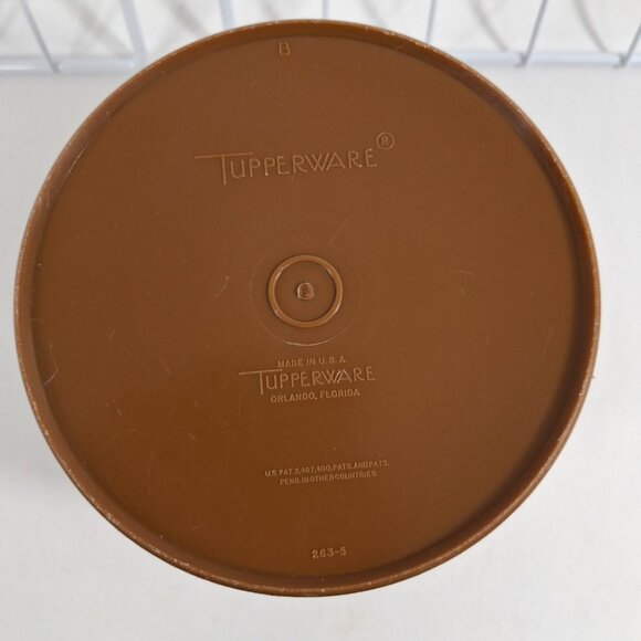 Vintage Collectible Tupperware #263 Coffee Canister Brown w Lid D 6 x H 4.25 In - Picture 8 of 14
